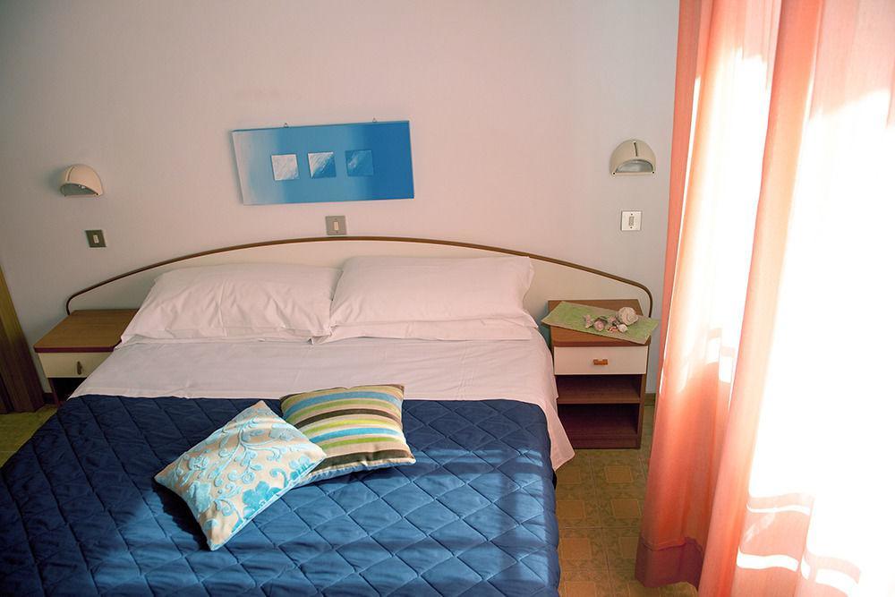 Hotel Gialpina Viserba Di Rimini Esterno foto