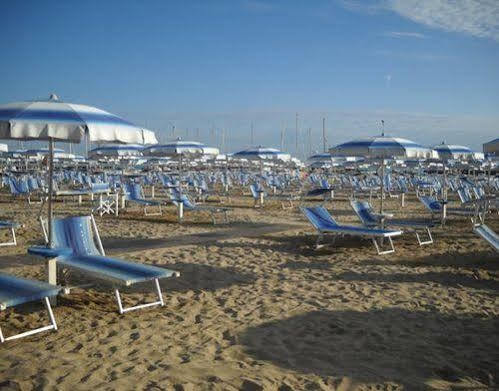 Hotel Gialpina Viserba Di Rimini Esterno foto